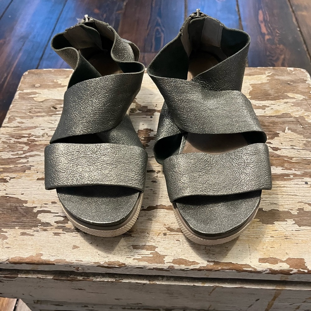 Eileen Fisher Metallic Gray Sandals